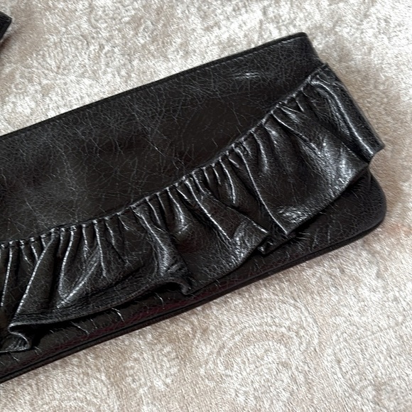 HOBO International Vintage Genuine Leather Black Ruffle Zippered Clutch Wristlet - Picture 4 of 16